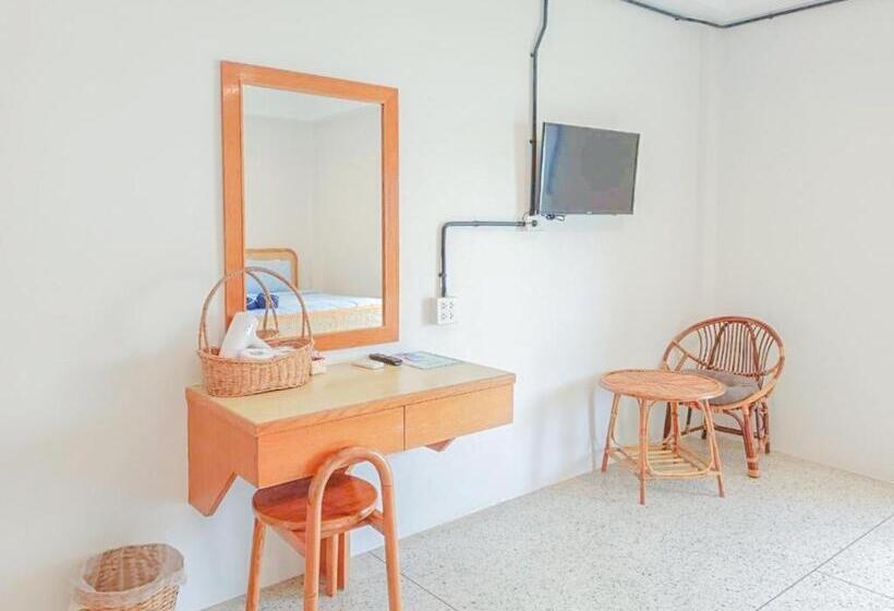اتاق لوکس با بالکن, Bangsaphan Resort