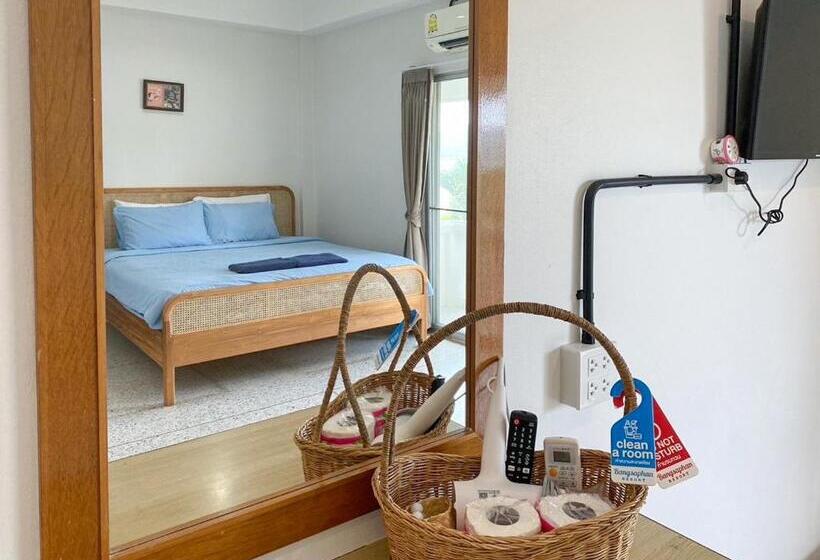 اتاق لوکس با بالکن, Bangsaphan Resort