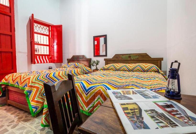 اتاق استاندارد سه نفره, La Casona