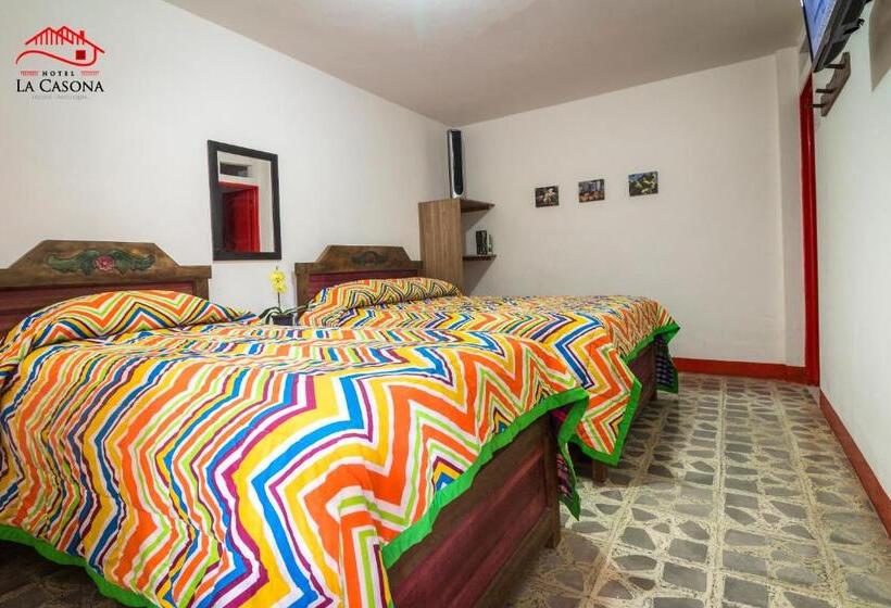 اتاق استاندارد سه نفره, La Casona