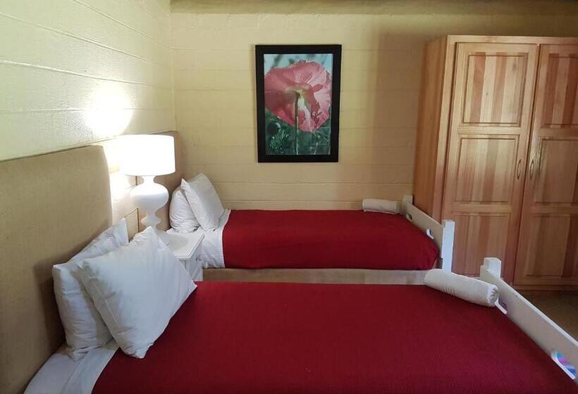 Дом 1 Спальня, Lake Naverone Holiday Cottages