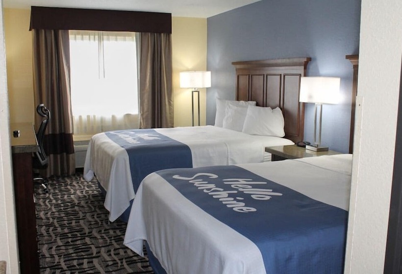 Номер Стандарт 2 Двуспальные Кровати, Days Inn By Wyndham Batavia Ohio