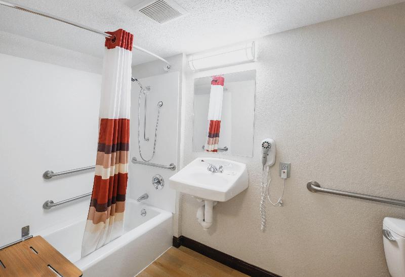 Номер Superior Кровать Кинг, Red Roof Inn Plus+ South Deerfield   Amherst