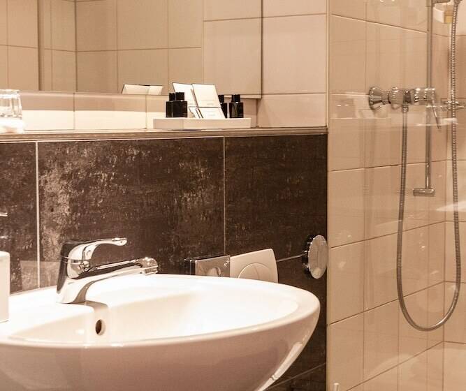 Номер Комфорт, Royal Hotel   Urban Living