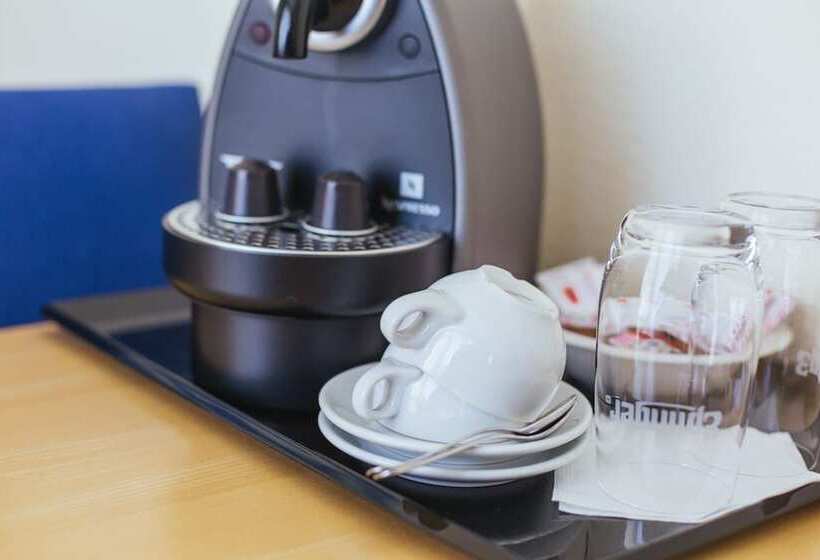 Полулюкс с Балконом, Royal Hotel   Urban Living