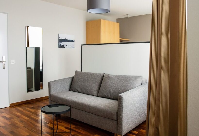 Полулюкс с Балконом, Royal Hotel   Urban Living