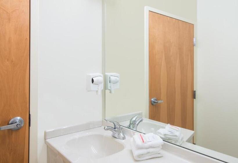 Люкс с гидромассажем, Microtel Inn & Suites By Wyndham Plattsburgh