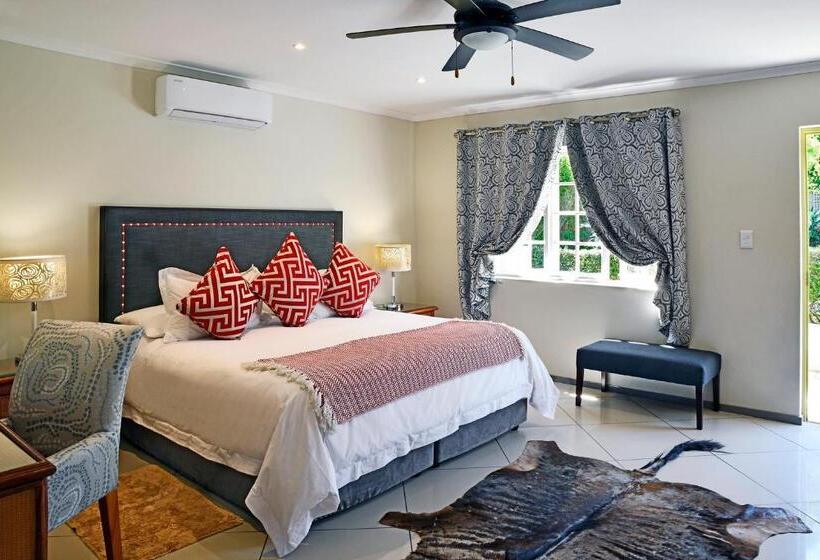 Номер Deluxe Кровать Кинг, The Coach House