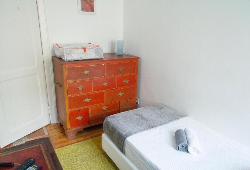 Трехместный Номер Стандарт Совместная Ванная, Guest House Amoreiras