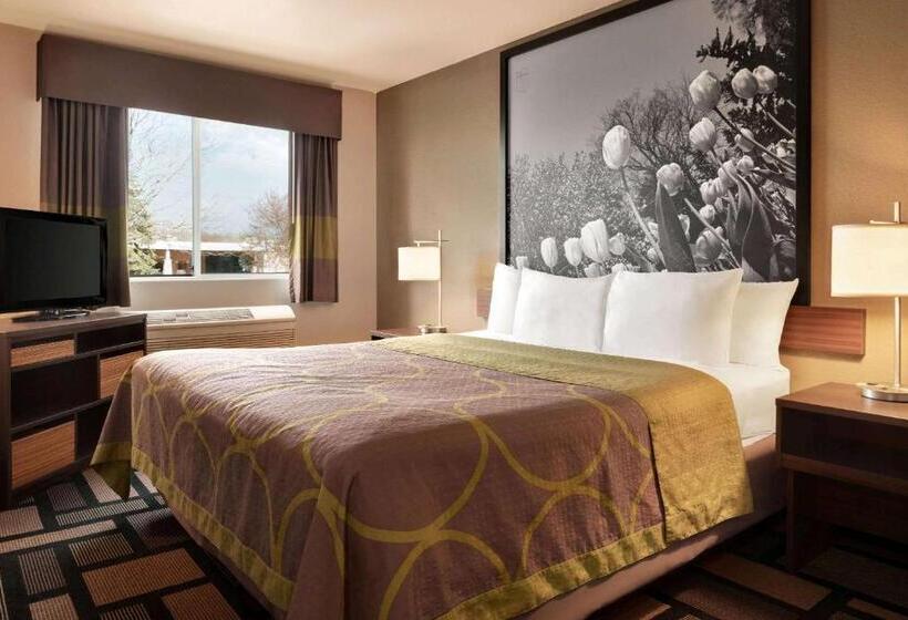 Люкс Кровать Кинг, Super 8 By Wyndham Akron S/green/uniontown Oh
