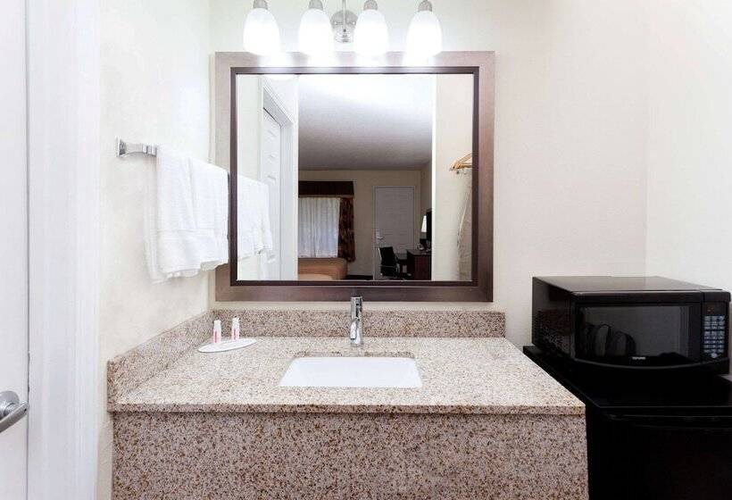 חדר סטנדרט שתי מיטות זוגיות, Super 8 By Wyndham Decatur/dntn/atlanta Area