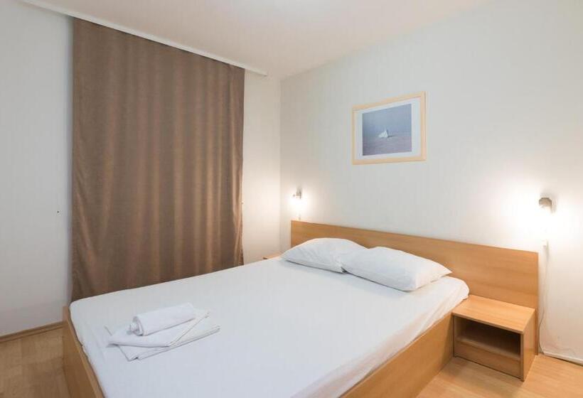 غرفة عائلية مطلّة علي الجبل, Aparthotel Roccia