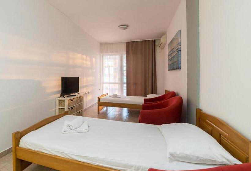 Семейный Номер Вид на Море, Aparthotel Roccia