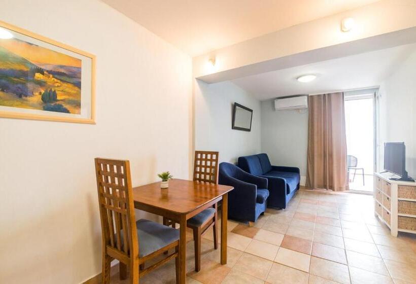 Номер Deluxe Вид на Море, Aparthotel Roccia