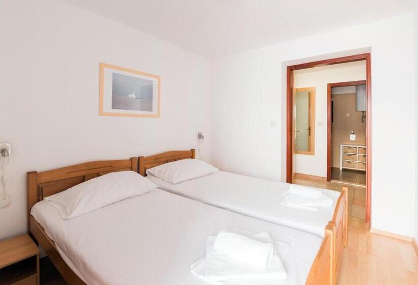 Номер Deluxe Вид на Море, Aparthotel Roccia
