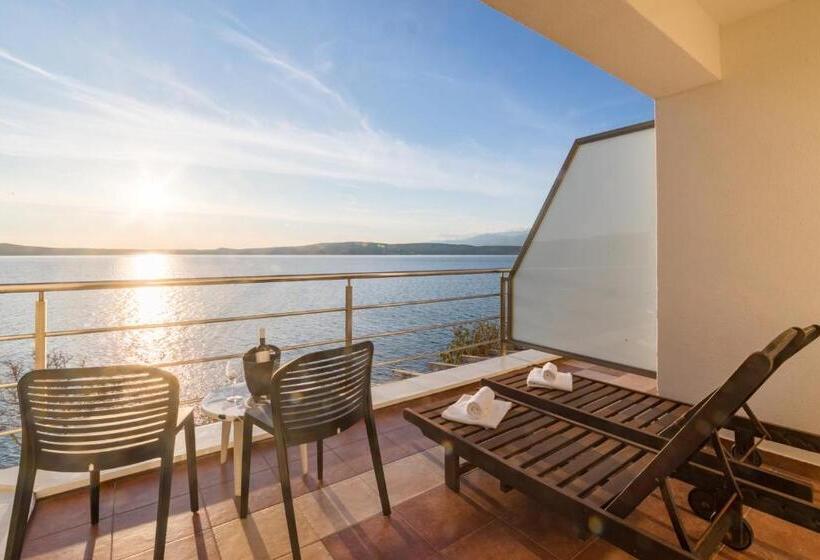 Номер Deluxe Вид на Море, Aparthotel Roccia