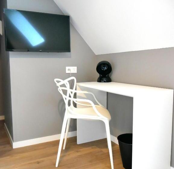 Номер Стандарт, Kastellren   Rennes   Grand Parking Privé