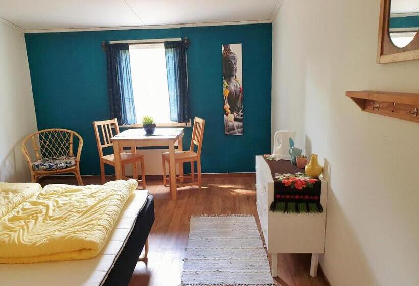 Одноместный Номер Вид на Сад, Hostel And Vandrarhem Lupin Naturcamping Lagom