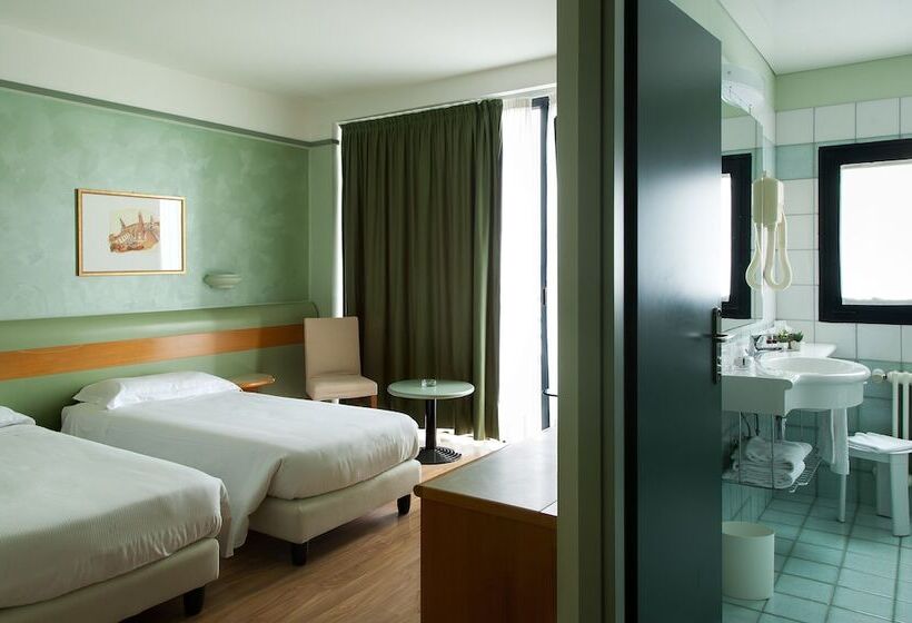 Номер Стандарт с Балконом, Best Western Hotel Leonardo Da Vinci