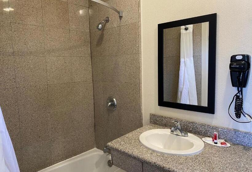 חדר סטנדרט, Super 8 By Wyndham Monterey