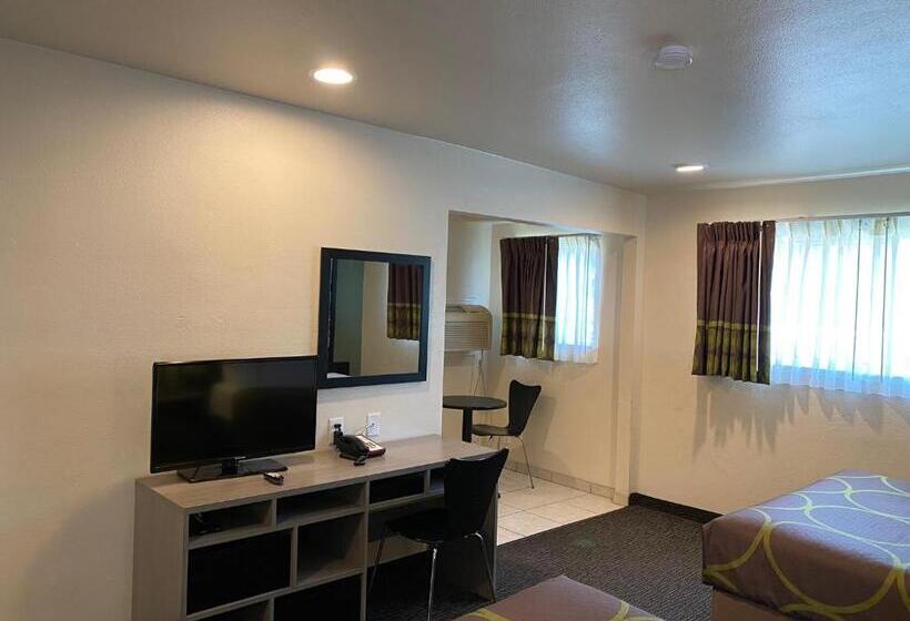 Номер Стандарт, Super 8 By Wyndham Monterey