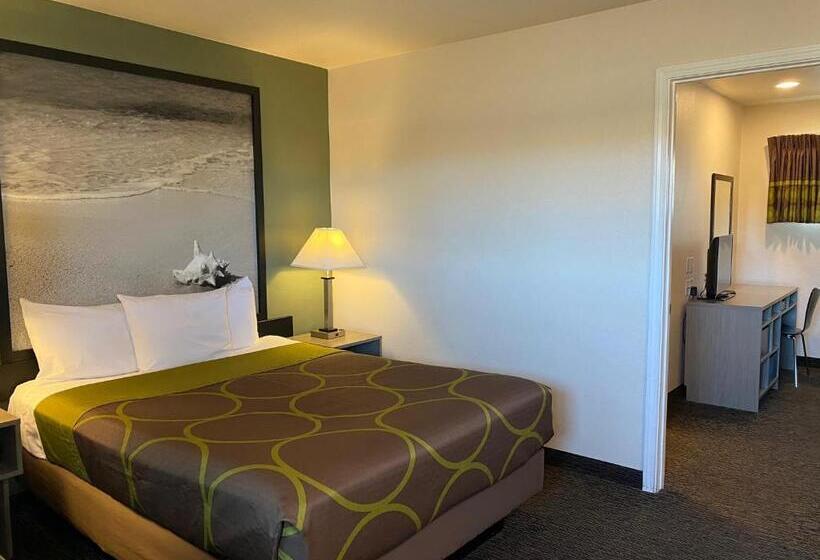 Номер Deluxe, Super 8 By Wyndham Monterey