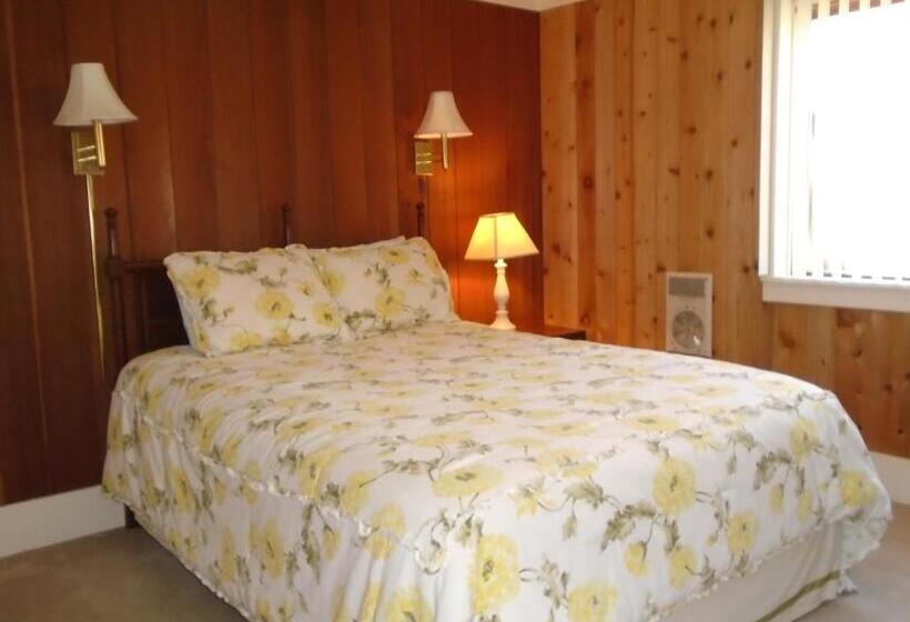 침실 3개 아파트, Cedar Village Condominiums
