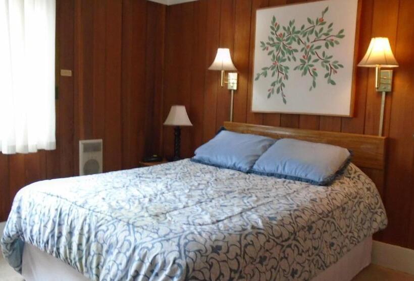 침실 3개 아파트, Cedar Village Condominiums