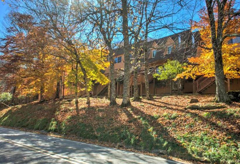 침실 3개 아파트, Cedar Village Condominiums