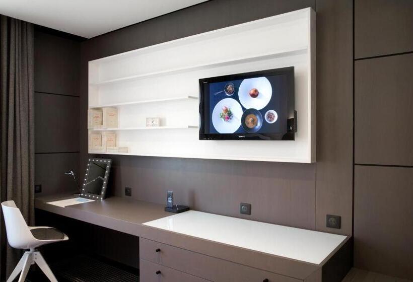 Номер Deluxe, La Pyramide  Maison Henriroux