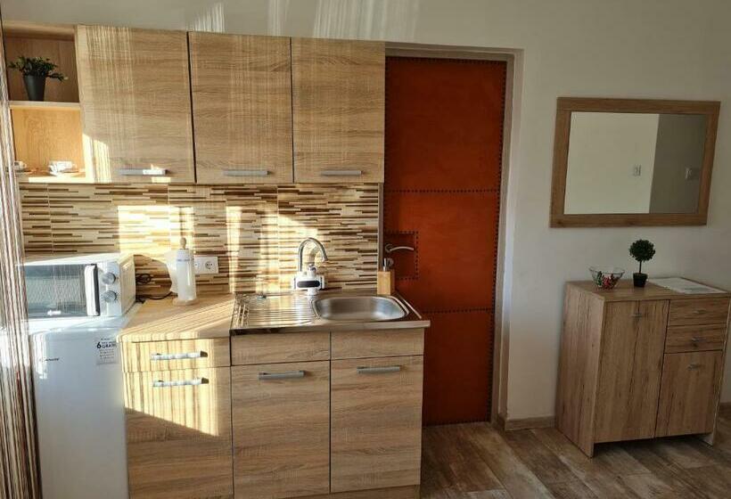 Номер Стандарт, Hócza House Poroszló