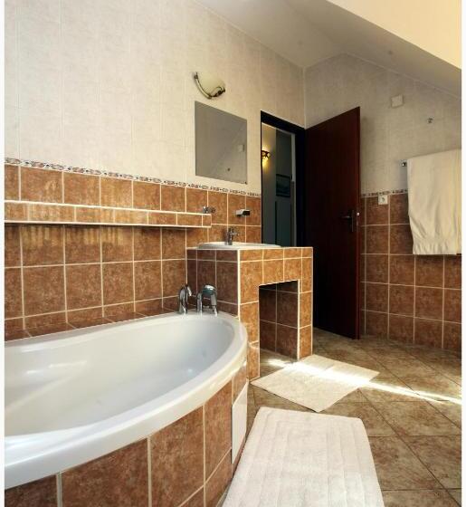 Standard room with outdoor bath, Restaurant Penzion U Buchlovskeho Zamku