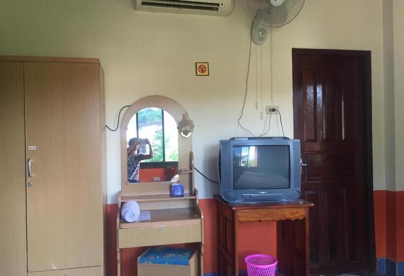 اتاق لوکس سه تخته, Oudomphone Guesthouse 2