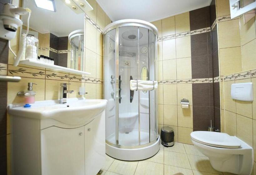 اتاق استاندارد چهار تخته, Trident