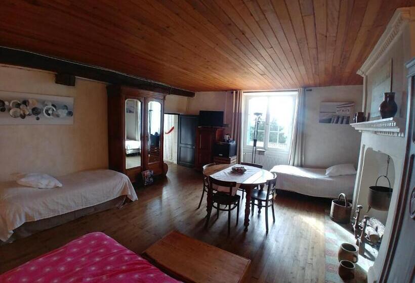 Семейный Номер, Chambres D Hotes Manoir Le Cristal  Futuroscope à Petit Prix