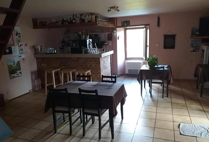 Семейный Номер, Auberge De Cadenas