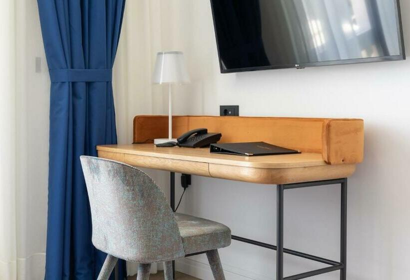 اتاق سوپریور با چشم‌انداز جانبی دریا, Heritage Hotel Porin Makarska