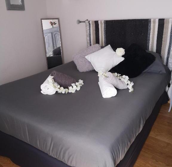 Люкс 2 Спальни, Auberge De L Helvie Chez Coco & Ricou
