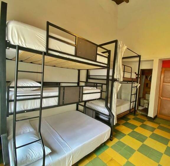 Семейный Номер, Traveler Hostel