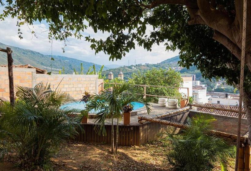 בקתת חדר, Traveler Hostel