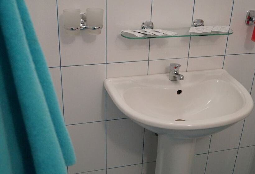 Номер Стандарт Трехместный, Motel Evrazia Bataysk