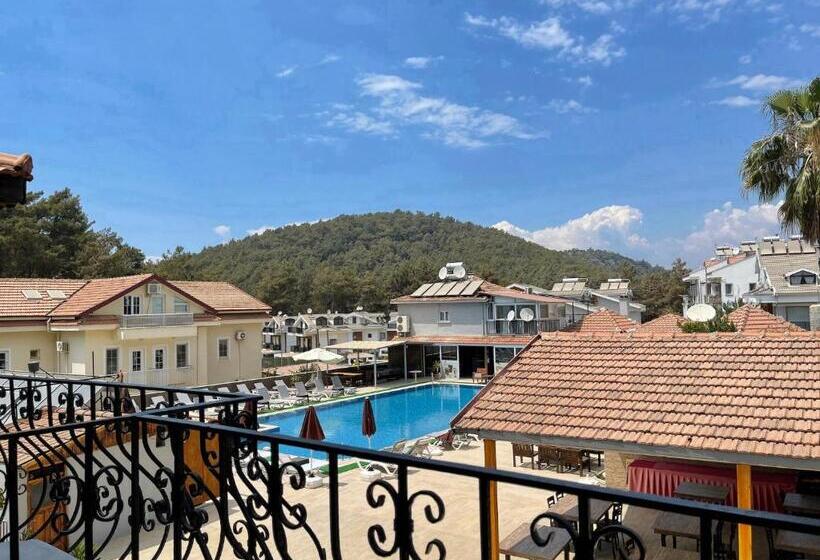 Quarto Estandar Vista Piscina, Carmina