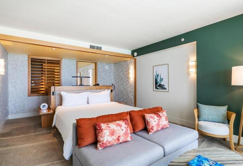 带大床的小型套房, Eden Roc Miami Beach