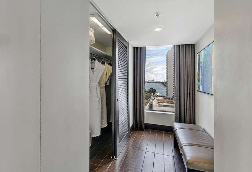 주니어 스위트 킹사이즈 침대, Hilton Miami Downtown