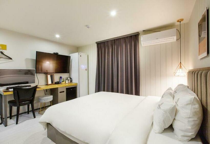 Номер Стандарт, Brown Dot Hotel Minam
