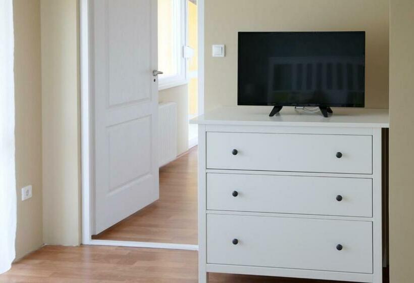 اتاق لوکس, Levendula Apartmanház