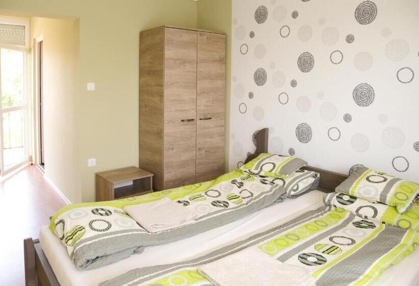 اتاق لوکس با بالکن, Levendula Apartmanház