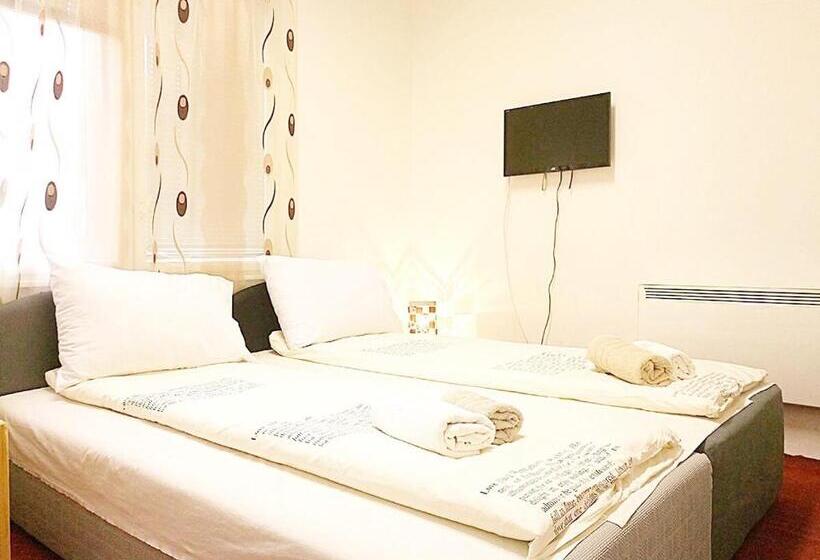 اتاق استاندارد سه تخته با سرویس بهداشتی مشترک, Sarajevo Rooms