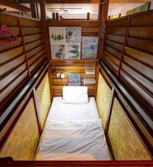 تختخواب در اتاق مشترک, Guest House Grand Naha