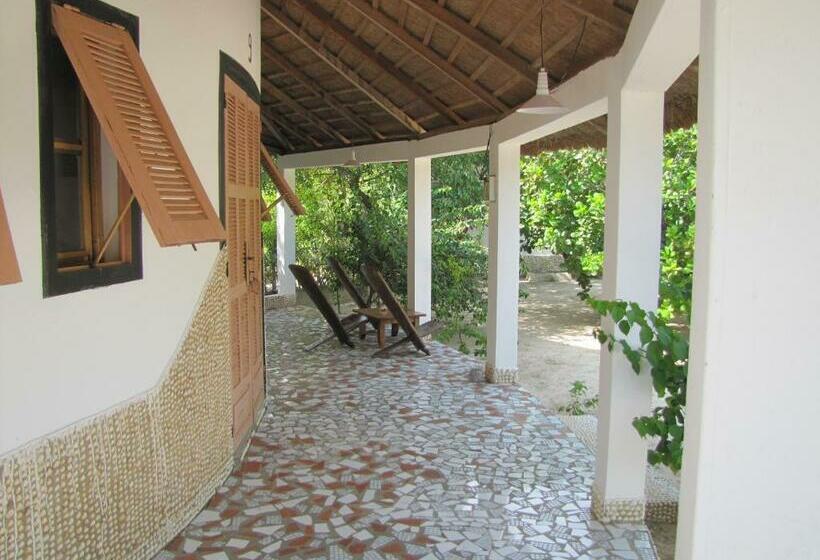 اتاق خانوادگی با چشم‌انداز باغ, Bazouk Du Saloum Ecolodge